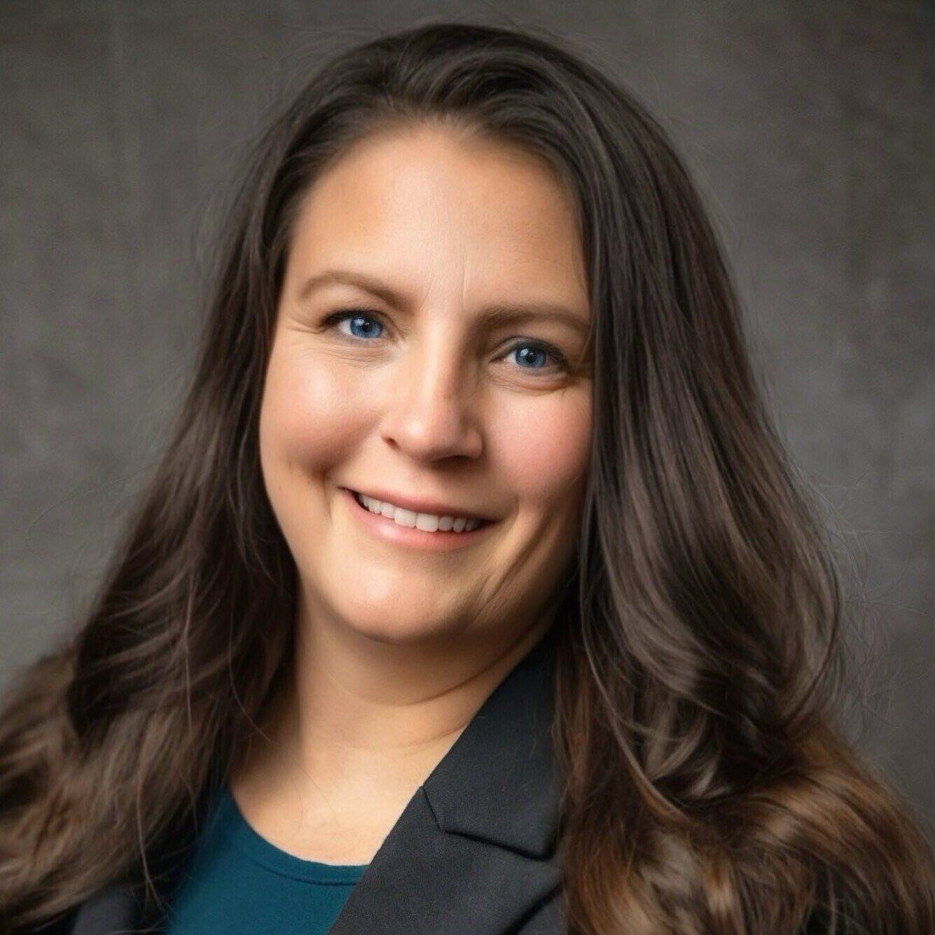 leslieheadshot leslieheadshot